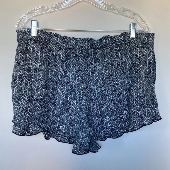 Melrose and Market Herringbone Shorts - Picture 5 of 6